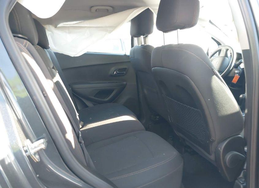 Photo 8 of 2019 Chevrolet Trax LS (VIN 3GNCJNSB9KL406071)