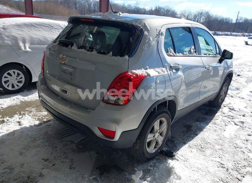 Photo 4 of 2020 Chevrolet Trax AWD LS (VIN 3GNCJNSB9LL127074)