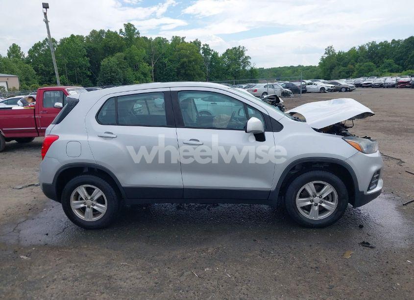 Photo 13 of 2018 Chevrolet Trax LS (VIN 3GNCJNSBXJL200322)