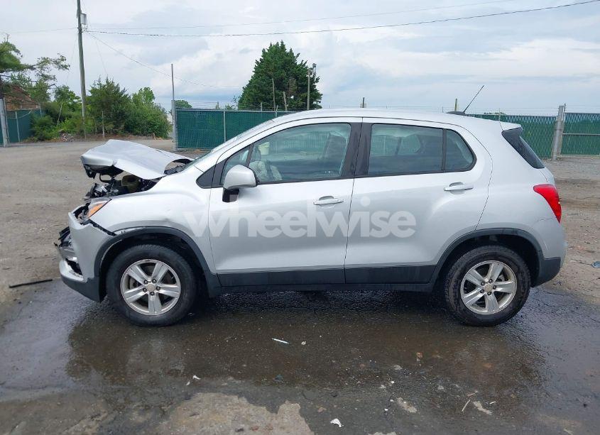 Photo 14 of 2018 Chevrolet Trax LS (VIN 3GNCJNSBXJL200322)