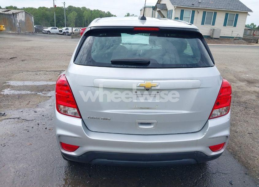 Photo 16 of 2018 Chevrolet Trax LS (VIN 3GNCJNSBXJL200322)