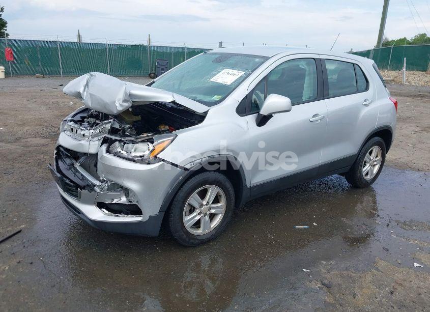 Photo 2 of 2018 Chevrolet Trax LS (VIN 3GNCJNSBXJL200322)