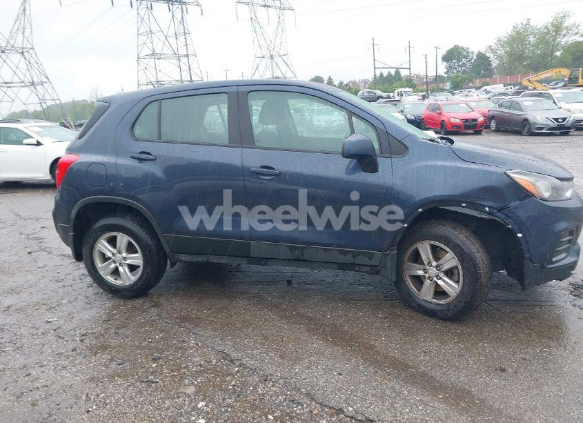 Photo 14 of 2018 Chevrolet Trax LS (VIN 3GNCJNSBXJL378926)