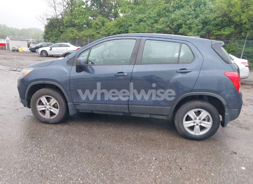 Photo 15 of 2018 Chevrolet Trax LS (VIN 3GNCJNSBXJL378926)