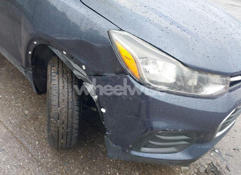 Photo 6 of 2018 Chevrolet Trax LS (VIN 3GNCJNSBXJL378926)