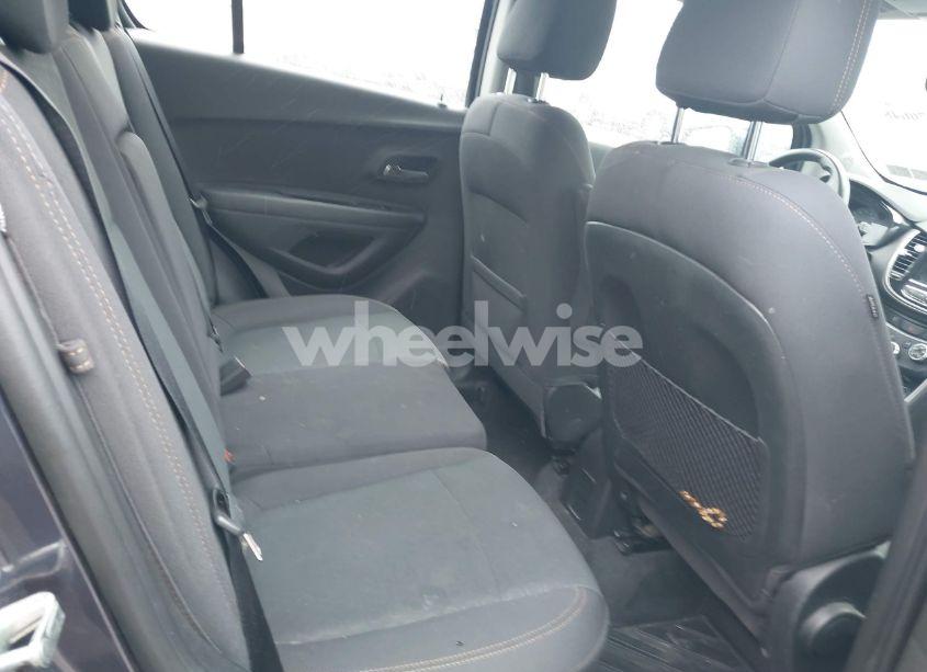 Photo 8 of 2018 Chevrolet Trax LS (VIN 3GNCJNSBXJL378926)