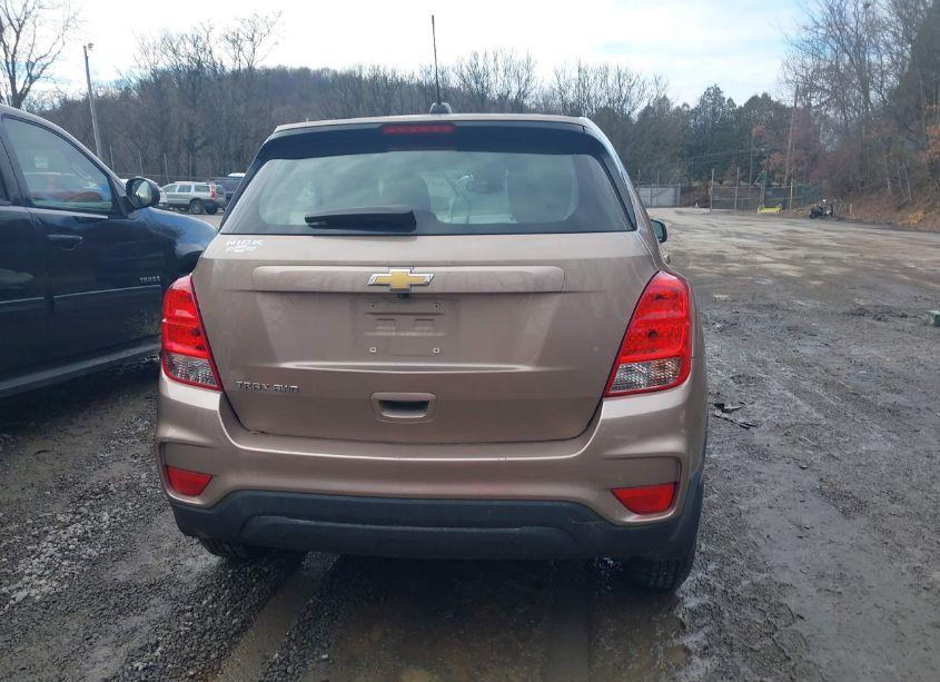 Photo 16 of 2018 Chevrolet Trax LS (VIN 3GNCJNSBXJL382880)