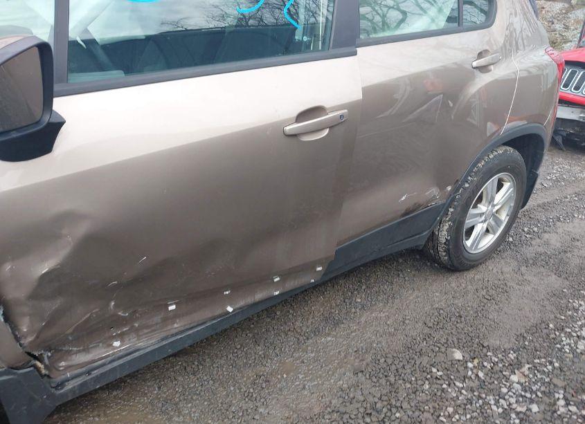 Photo 19 of 2018 Chevrolet Trax LS (VIN 3GNCJNSBXJL382880)