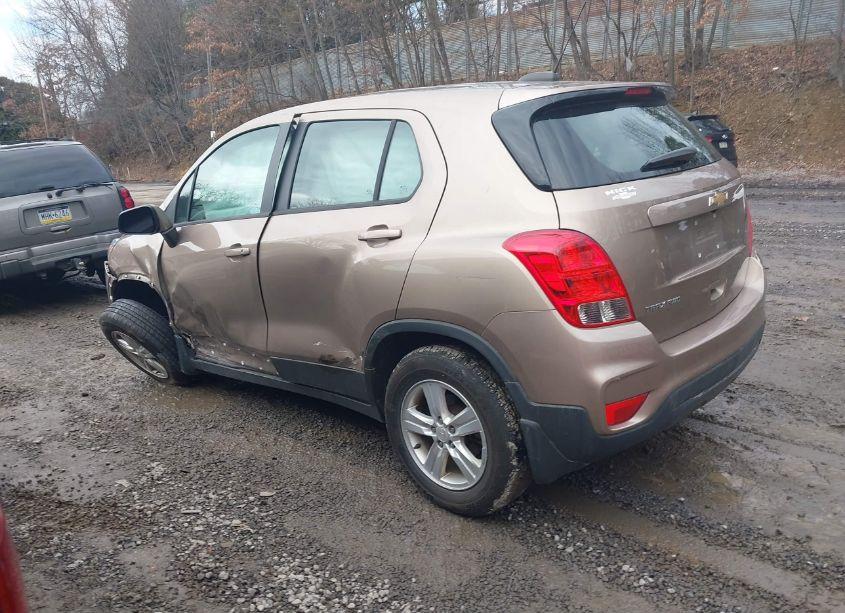 Photo 3 of 2018 Chevrolet Trax LS (VIN 3GNCJNSBXJL382880)