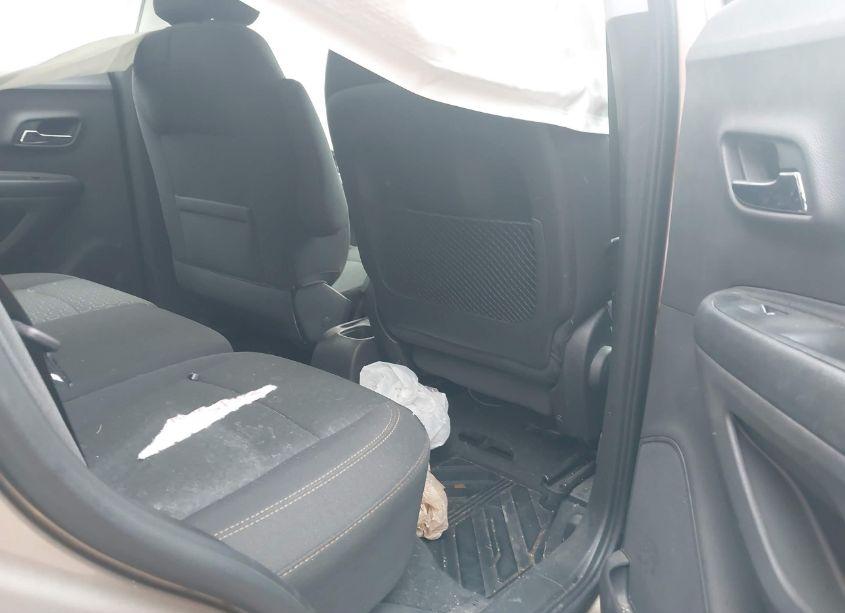 Photo 8 of 2018 Chevrolet Trax LS (VIN 3GNCJNSBXJL382880)