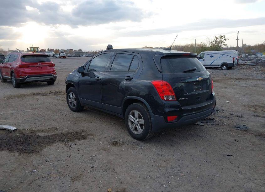 Photo 3 of 2018 Chevrolet Trax LS (VIN 3GNCJNSBXJL408474)