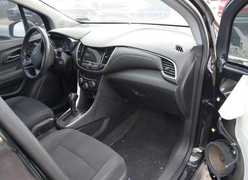 Photo 5 of 2018 Chevrolet Trax LS (VIN 3GNCJNSBXJL408474)