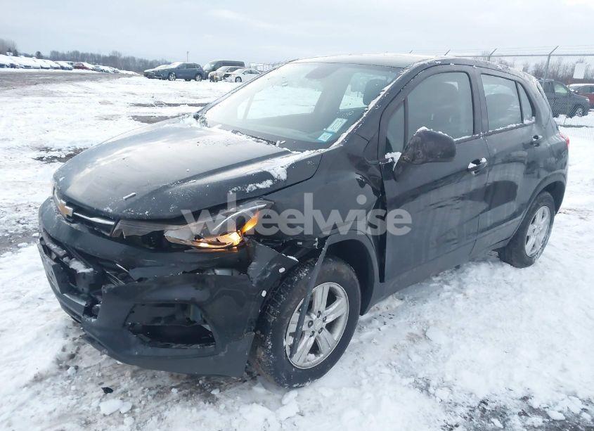 Photo 2 of 2019 Chevrolet Trax LS (VIN 3GNCJNSBXKL148434)