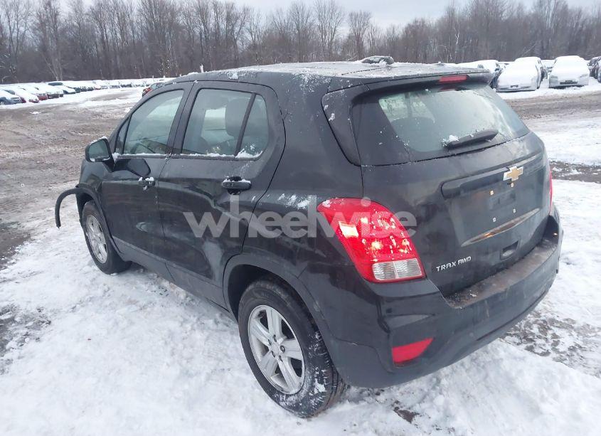 Photo 3 of 2019 Chevrolet Trax LS (VIN 3GNCJNSBXKL148434)