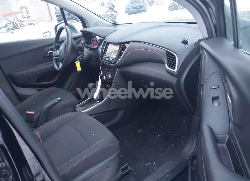 Photo 5 of 2019 Chevrolet Trax LS (VIN 3GNCJNSBXKL148434)