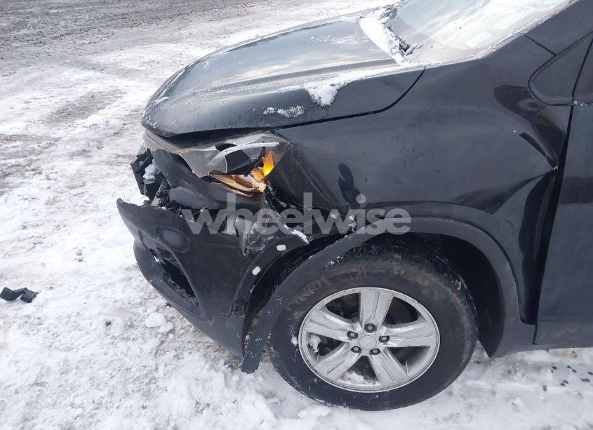 Photo 6 of 2019 Chevrolet Trax LS (VIN 3GNCJNSBXKL148434)