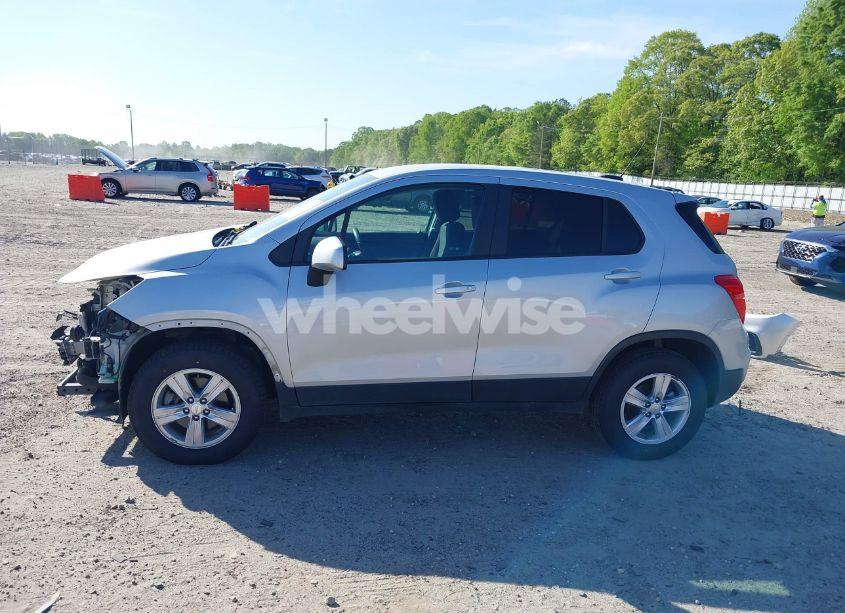 Photo 15 of 2019 Chevrolet Trax LS (VIN 3GNCJNSBXKL405219)