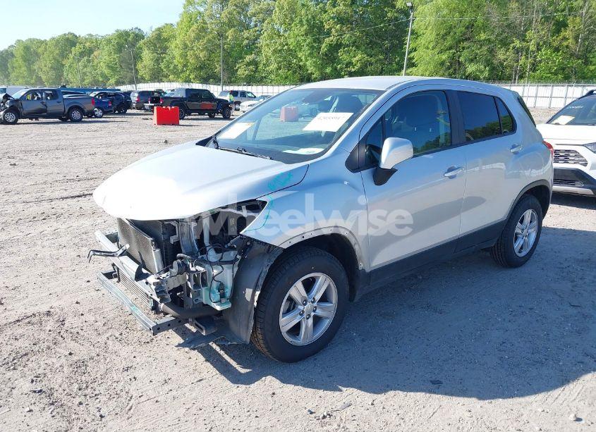 Photo 2 of 2019 Chevrolet Trax LS (VIN 3GNCJNSBXKL405219)