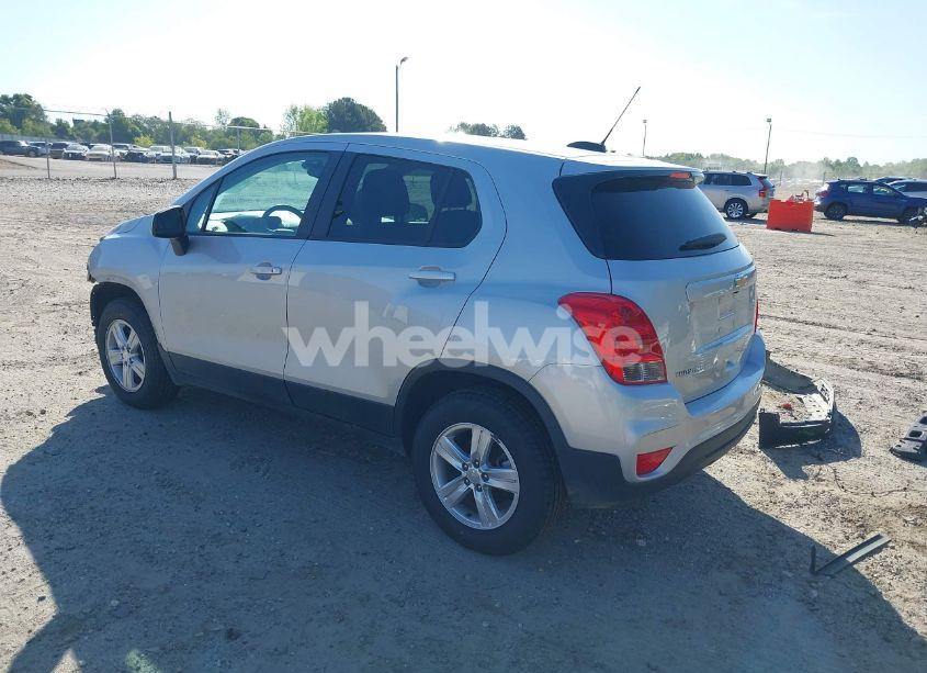 Photo 3 of 2019 Chevrolet Trax LS (VIN 3GNCJNSBXKL405219)