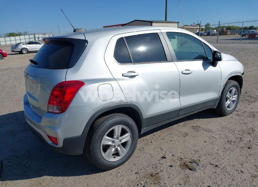 Photo 4 of 2019 Chevrolet Trax LS (VIN 3GNCJNSBXKL405219)
