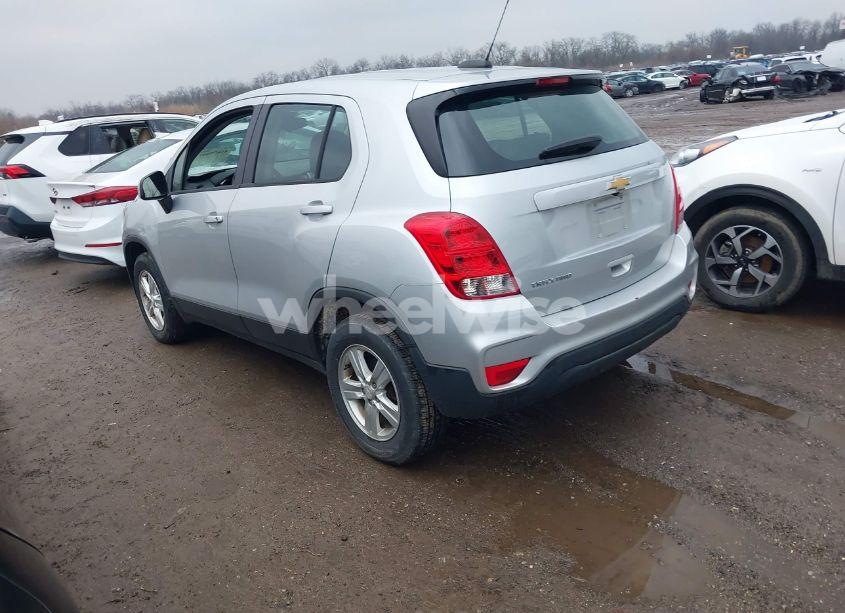 Photo 3 of 2020 Chevrolet Trax AWD LS (VIN 3GNCJNSBXLL112258)