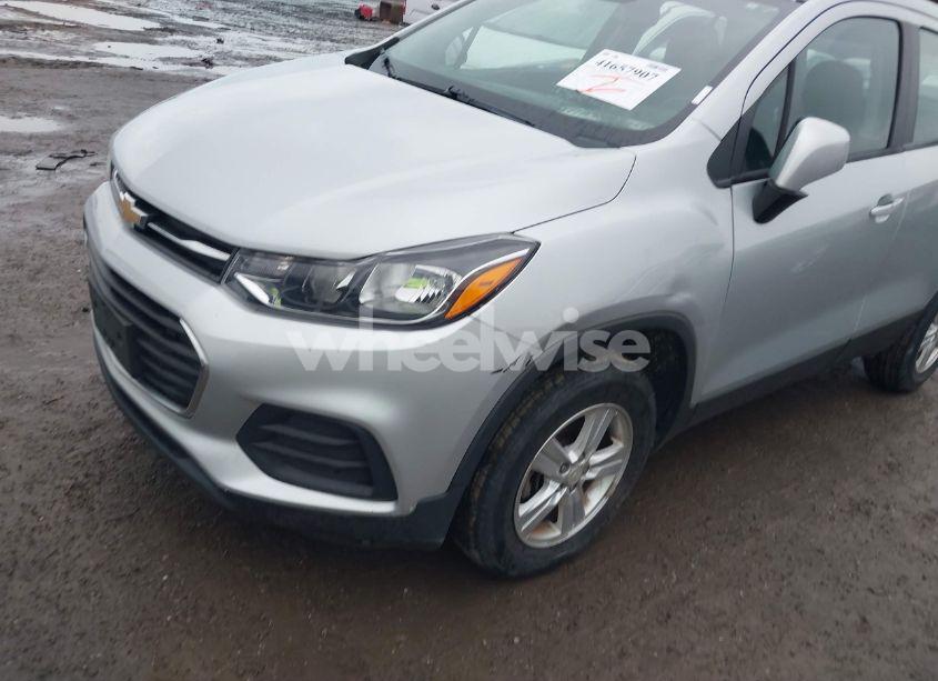 Photo 6 of 2020 Chevrolet Trax AWD LS (VIN 3GNCJNSBXLL112258)