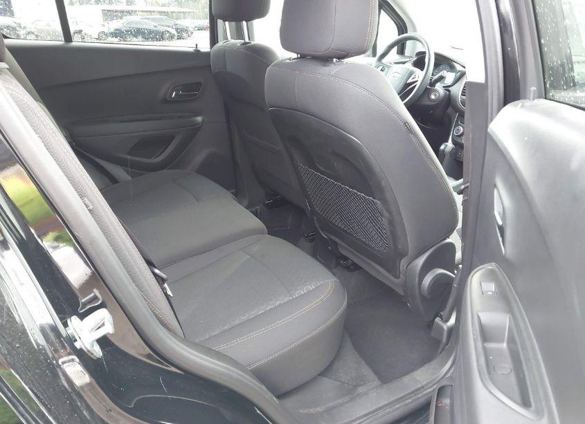 Photo 8 of 2020 Chevrolet Trax AWD LS (VIN 3GNCJNSBXLL179071)