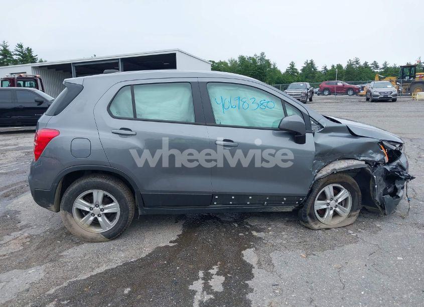 Photo 14 of 2020 Chevrolet Trax AWD LS (VIN 3GNCJNSBXLL272365)