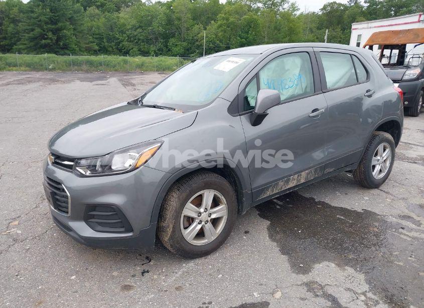 Photo 2 of 2020 Chevrolet Trax AWD LS (VIN 3GNCJNSBXLL272365)
