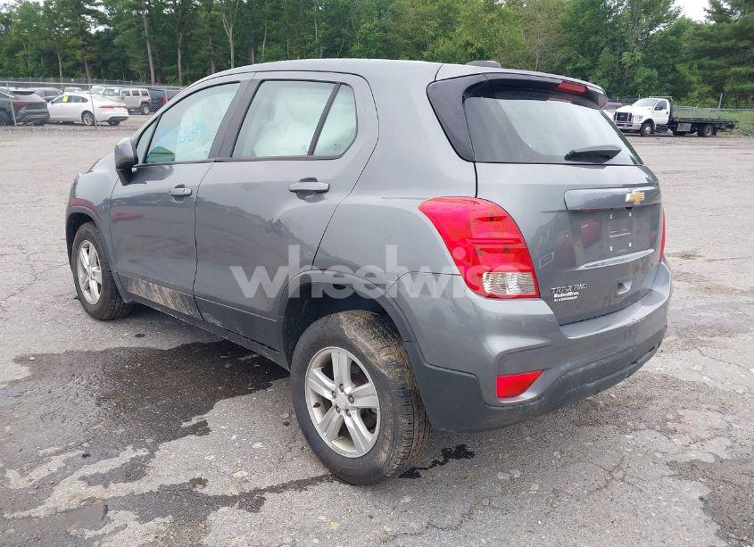 Photo 3 of 2020 Chevrolet Trax AWD LS (VIN 3GNCJNSBXLL272365)