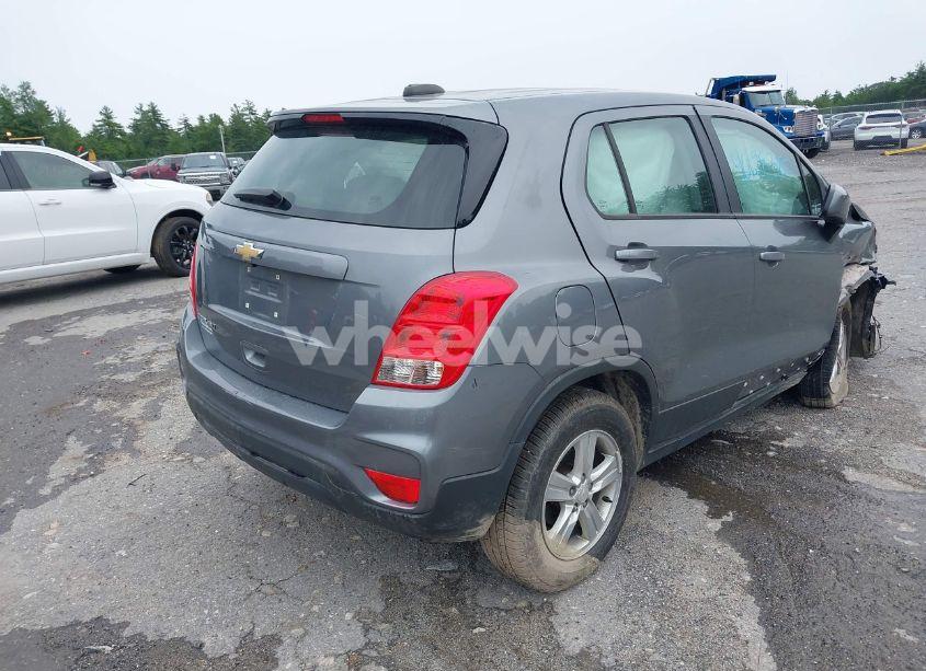 Photo 4 of 2020 Chevrolet Trax AWD LS (VIN 3GNCJNSBXLL272365)