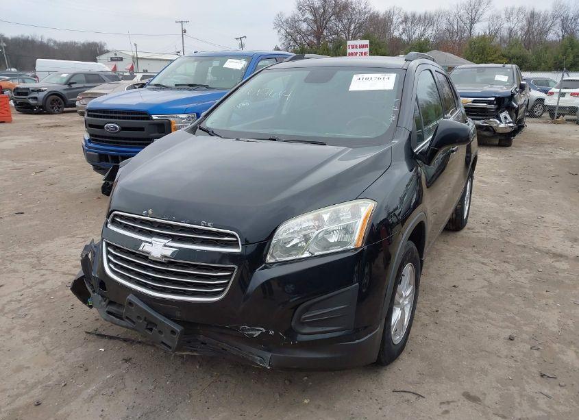 Photo 2 of 2016 Chevrolet Trax LT (VIN 3GNCJPSB0GL146596)