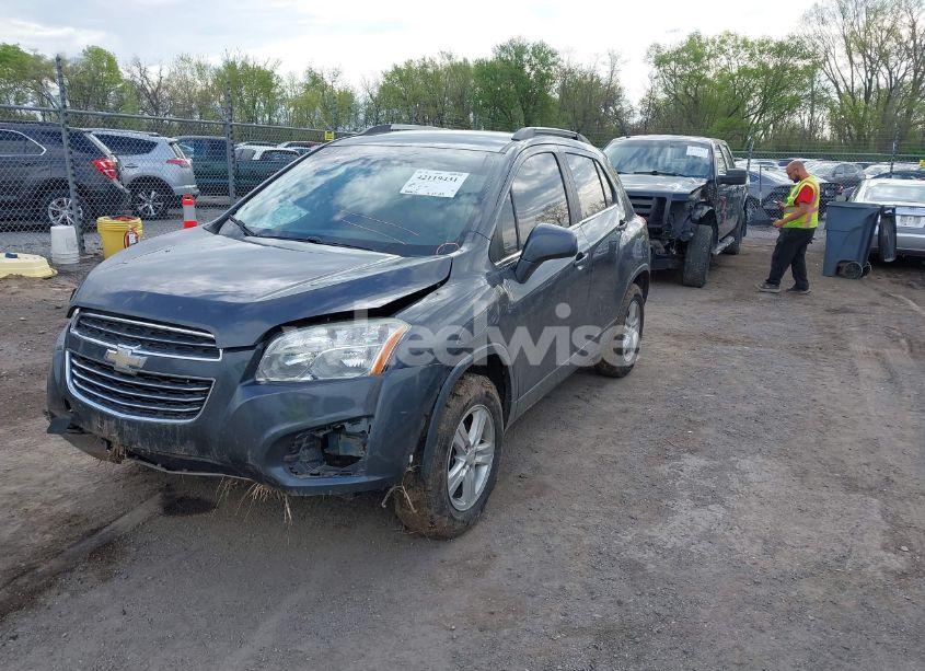 Photo 2 of 2016 Chevrolet Trax LT (VIN 3GNCJPSB0GL171157)