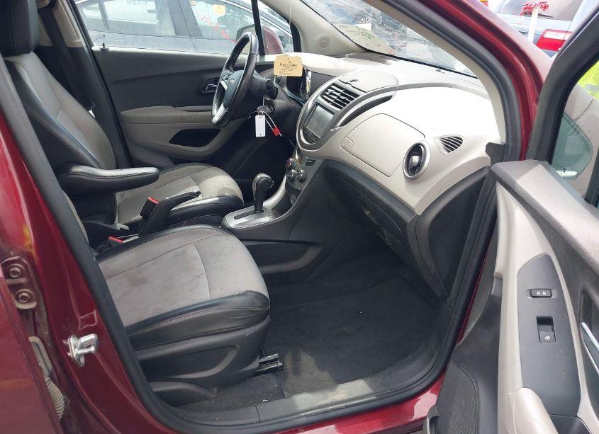 Photo 5 of 2016 Chevrolet Trax LT (VIN 3GNCJPSB0GL266673)