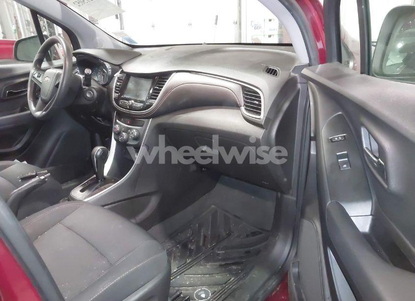 Photo 5 of 2017 Chevrolet Trax LT (VIN 3GNCJPSB0HL222559)