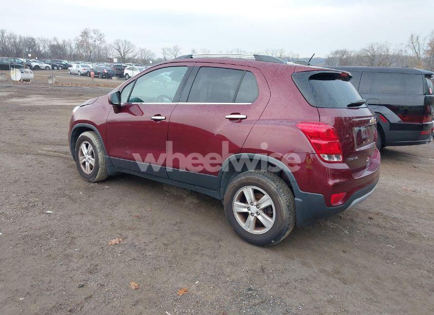 Photo 3 of 2017 Chevrolet Trax LT (VIN 3GNCJPSB0HL276217)