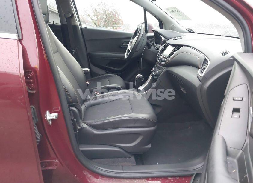 Photo 5 of 2017 Chevrolet Trax LT (VIN 3GNCJPSB0HL276217)