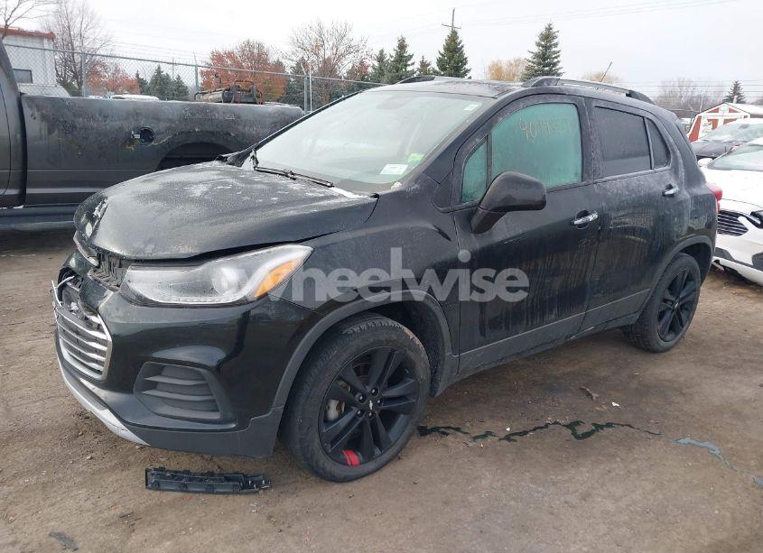 Photo 2 of 2018 Chevrolet Trax LT (VIN 3GNCJPSB0JL178696)