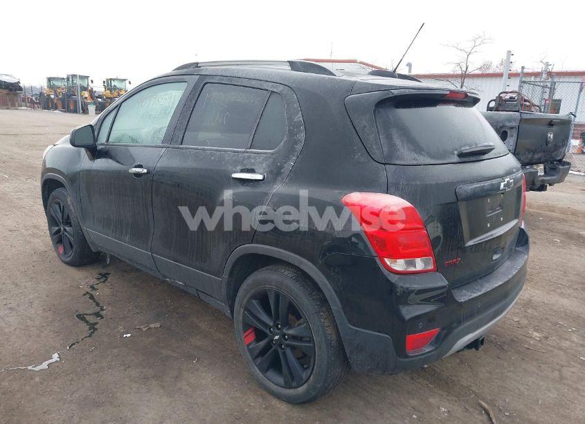 Photo 3 of 2018 Chevrolet Trax LT (VIN 3GNCJPSB0JL178696)