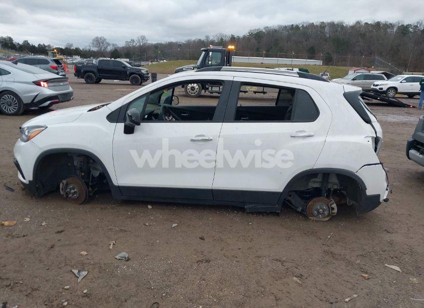 Photo 13 of 2020 Chevrolet Trax AWD LT (VIN 3GNCJPSB0LL171637)