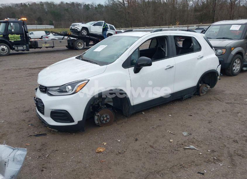 Photo 2 of 2020 Chevrolet Trax AWD LT (VIN 3GNCJPSB0LL171637)