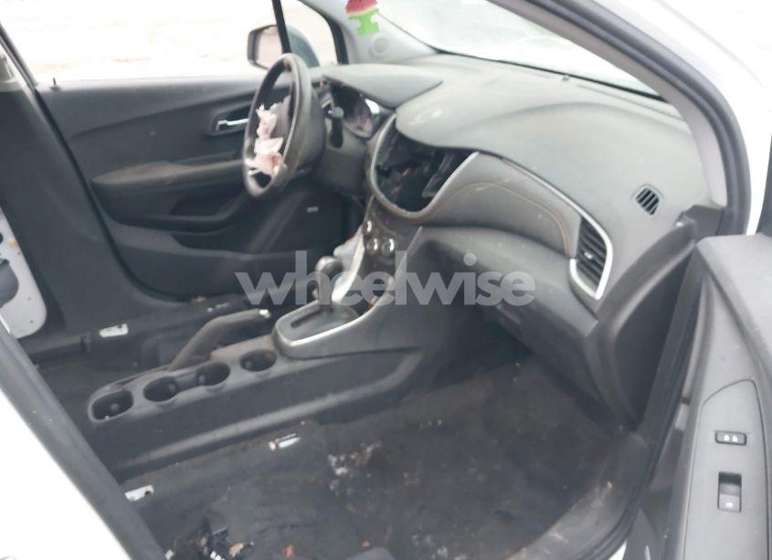 Photo 5 of 2020 Chevrolet Trax AWD LT (VIN 3GNCJPSB0LL171637)