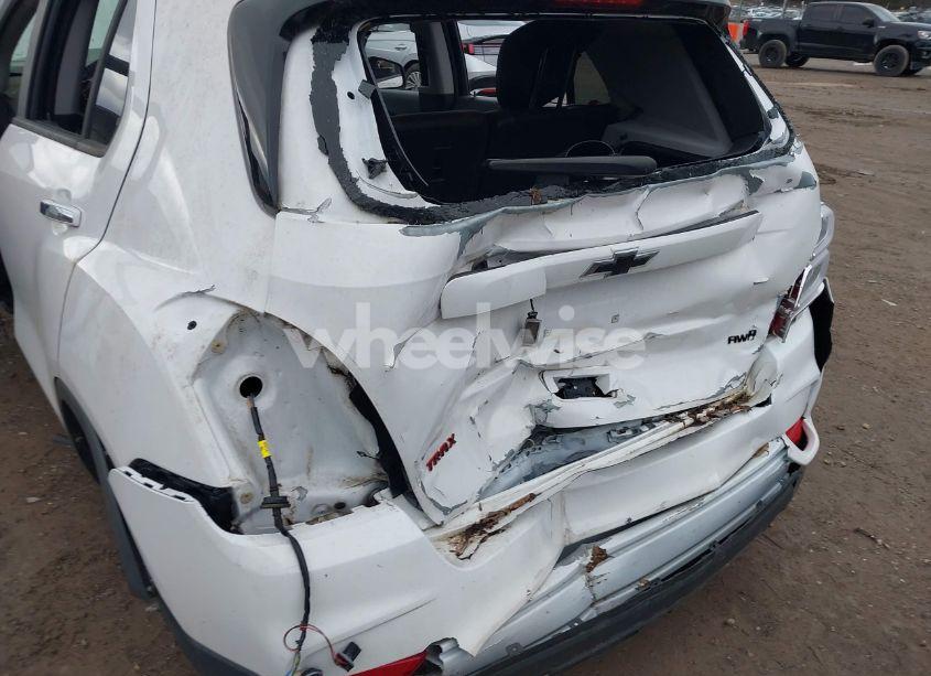 Photo 6 of 2020 Chevrolet Trax AWD LT (VIN 3GNCJPSB0LL171637)