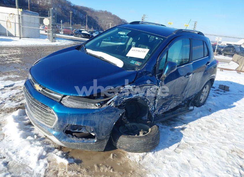 Photo 2 of 2020 Chevrolet Trax AWD LT (VIN 3GNCJPSB0LL241296)