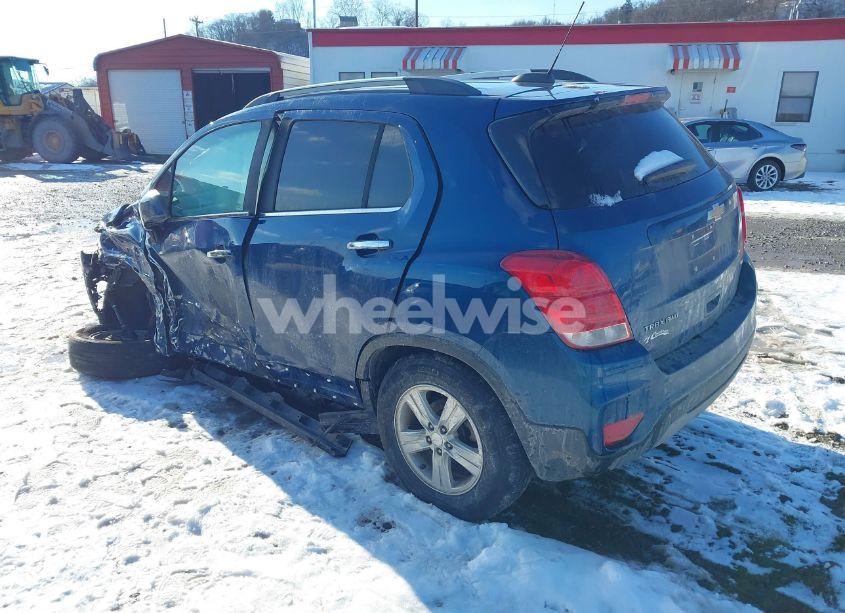 Photo 3 of 2020 Chevrolet Trax AWD LT (VIN 3GNCJPSB0LL241296)