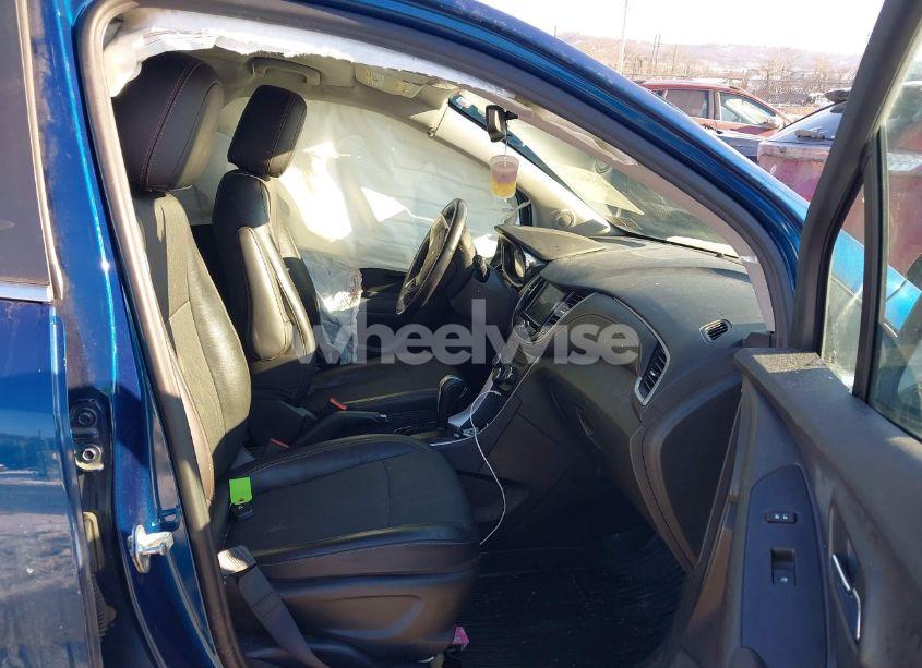 Photo 5 of 2020 Chevrolet Trax AWD LT (VIN 3GNCJPSB0LL241296)