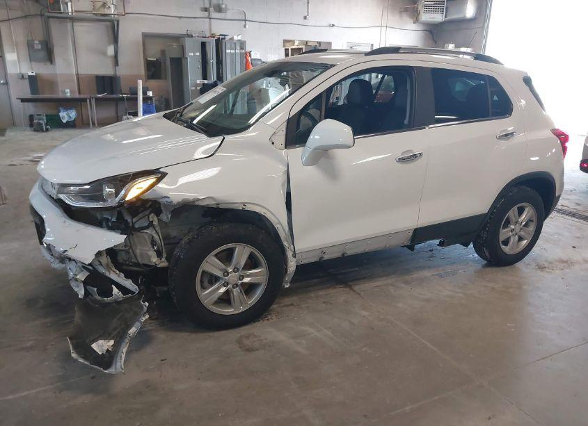 Photo 2 of 2020 Chevrolet Trax AWD LT (VIN 3GNCJPSB0LL281927)