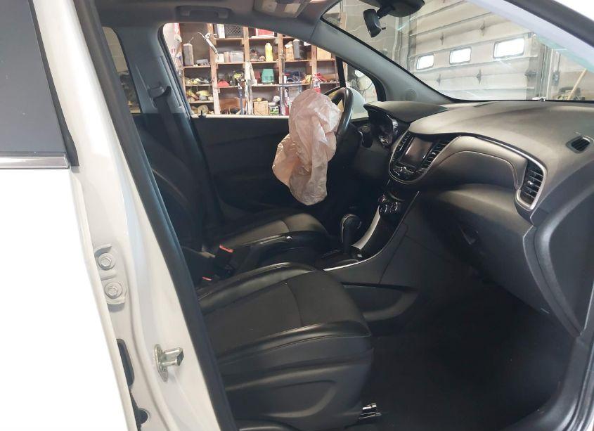 Photo 5 of 2020 Chevrolet Trax AWD LT (VIN 3GNCJPSB0LL281927)