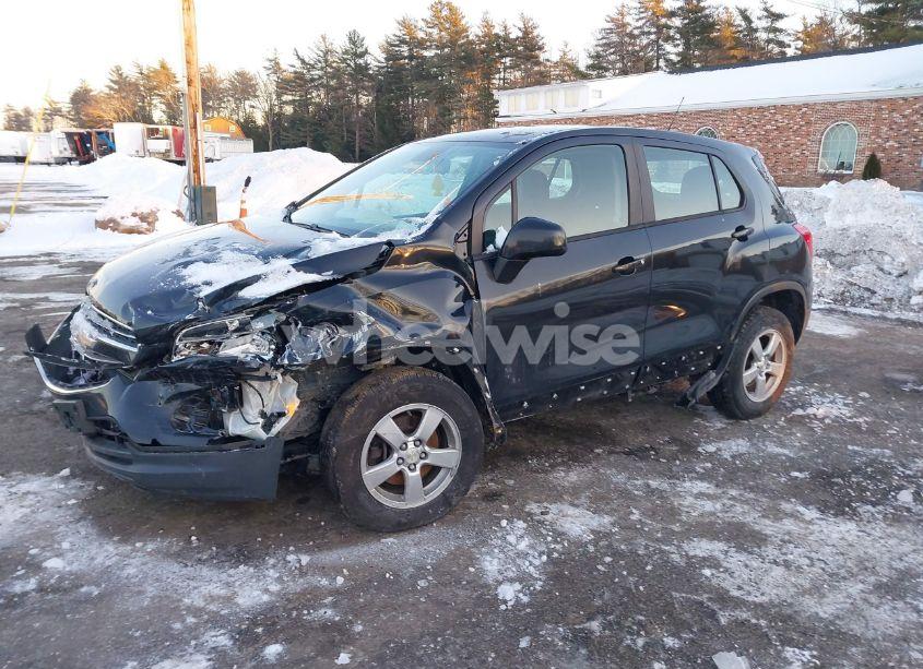 Photo 2 of 2015 Chevrolet Trax 1LS (VIN 3GNCJPSB1FL251808)