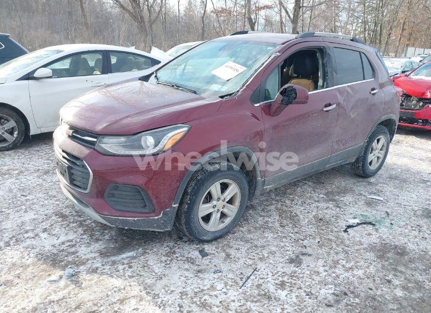 Photo 2 of 2017 Chevrolet Trax LT (VIN 3GNCJPSB1HL172335)
